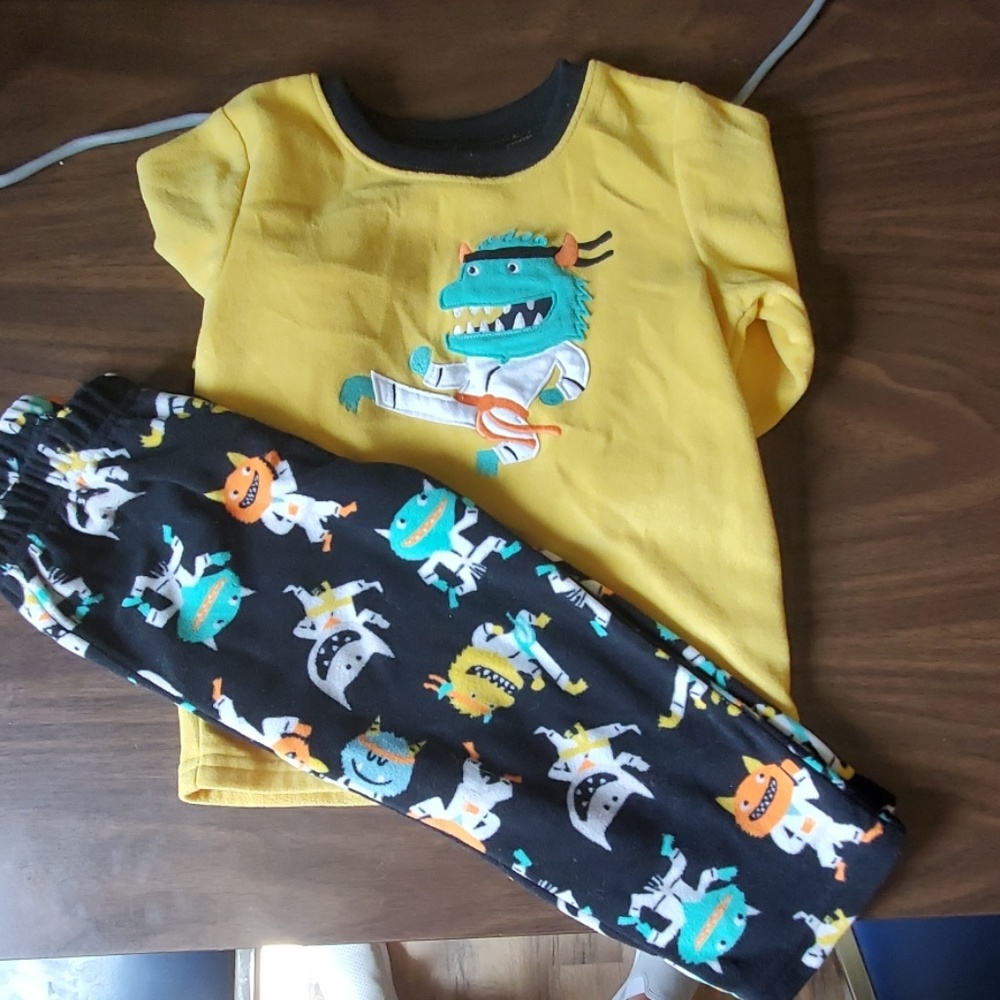 2t Carters pjs